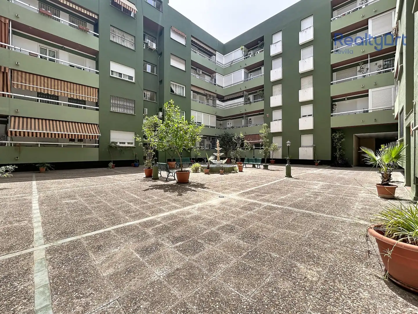 Vista exterior de Pis en venda en Sevilla amb Aire condicionat, Terrassa i Alarma