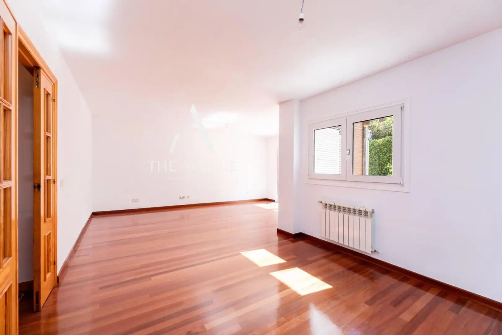 Sala d'estar de Casa adosada en venda en Pozuelo de Alarcón amb Aire condicionat, Calefacció i Jardí privat