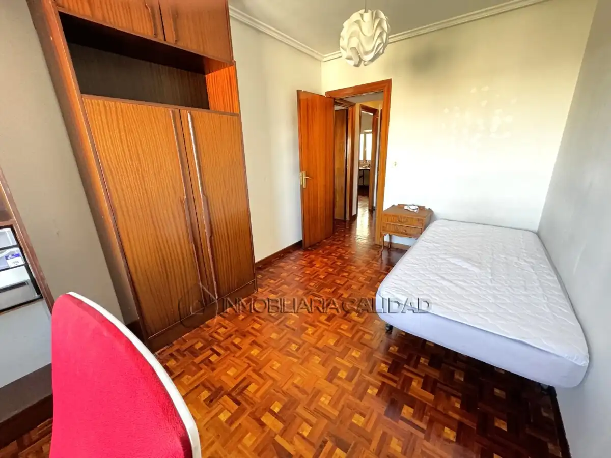 Bedroom of Flat for rent in Burgos  with Heating, Terrace and Furnished