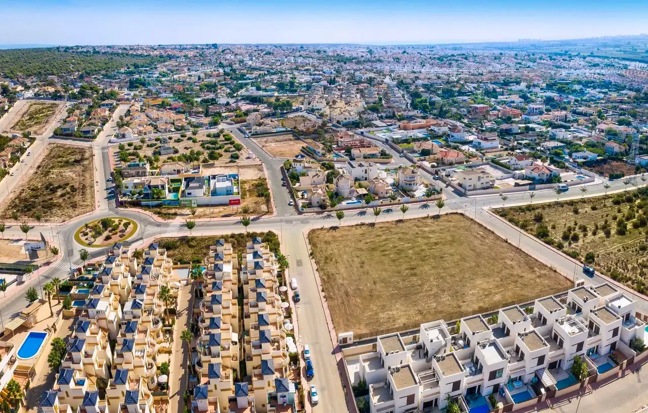 Vista exterior de Casa adosada en venda en San Fulgencio amb Jardí privat, Terrassa i Piscina