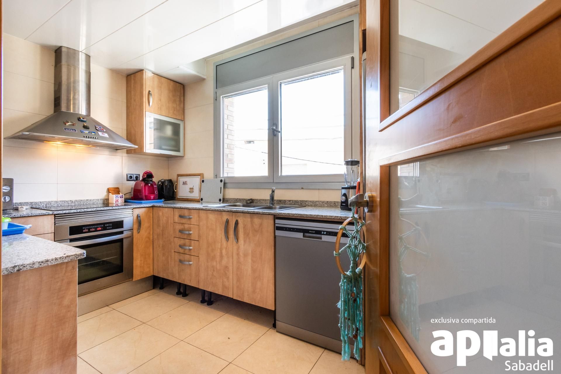 Cocina de Casa adosada en venta en Barberà del Vallès con Calefacción, Terraza y Horno