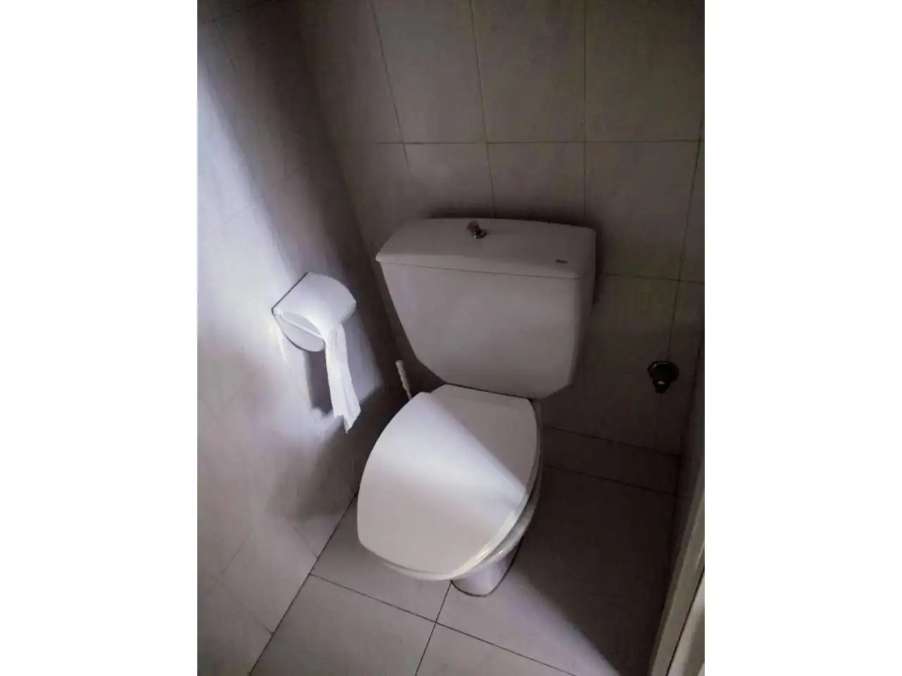 Baño de Local de alquiler en Burgos con Aire acondicionado