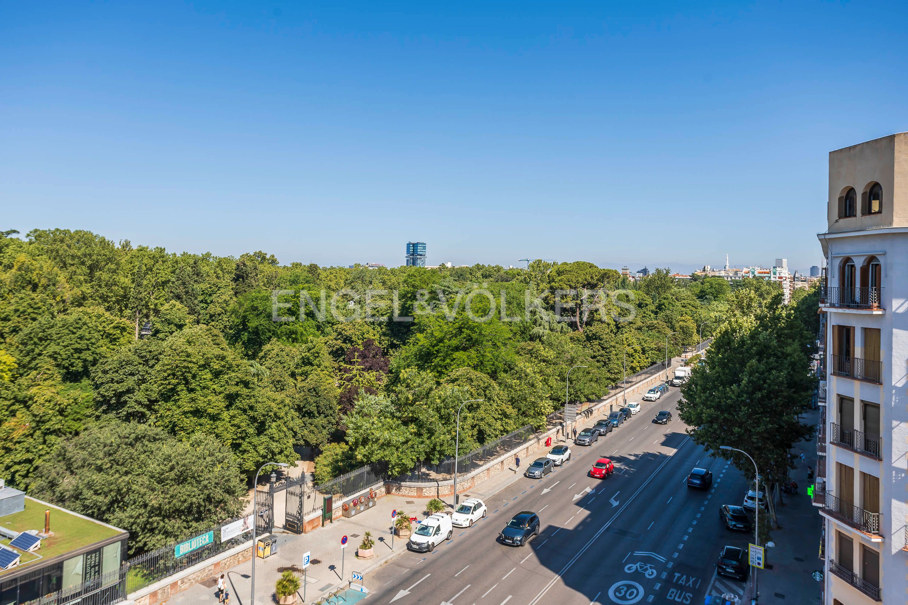 Exterior view of Apartment for sale in  Madrid Capital  with Air Conditioner, Heating and Terrace