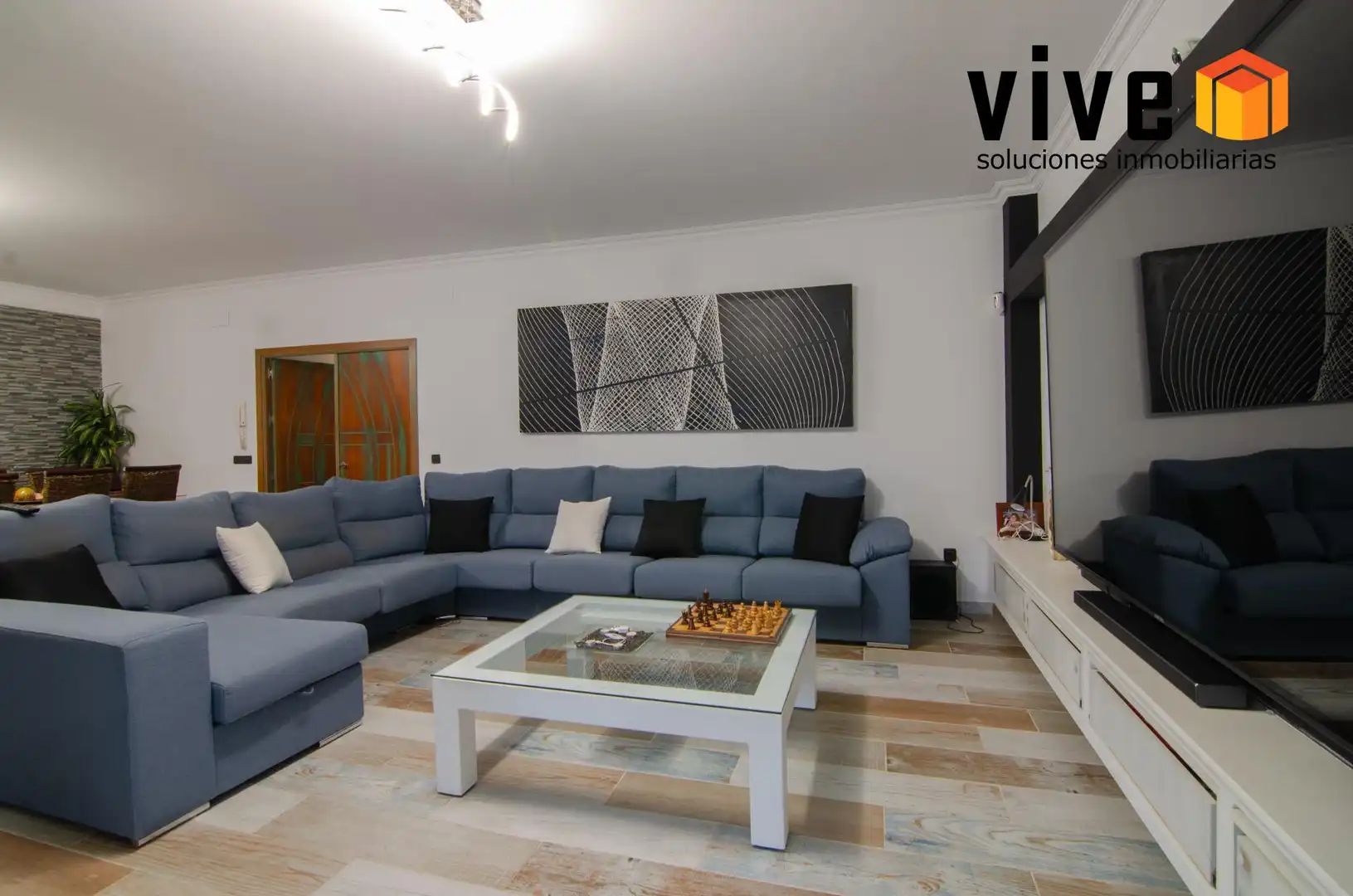 Sala d'estar de Casa o xalet en venda en La Rinconada amb Aire condicionat, Calefacció i Jardí privat