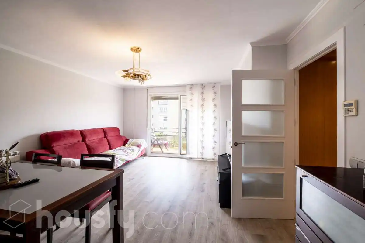 Sala de estar de Piso en venta en Santa Perpètua de Mogoda con Balcón