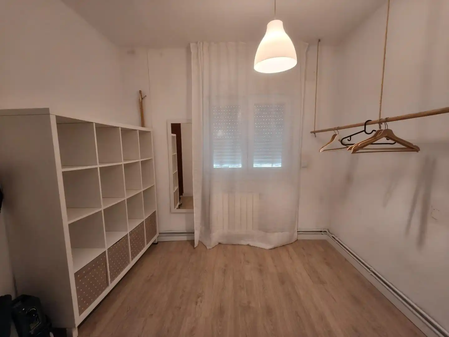 Dormitori de Pis de lloguer en Torrelavega  amb Parquet
