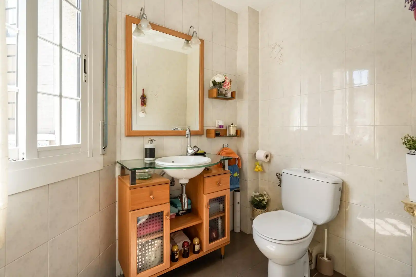 Baño de Casa adosada en venta en Mollet del Vallès con Aire acondicionado, Calefacción y Jardín privado