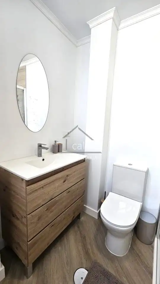 Baño de Piso para compartir en Ferrol con Calefacción y Amueblado