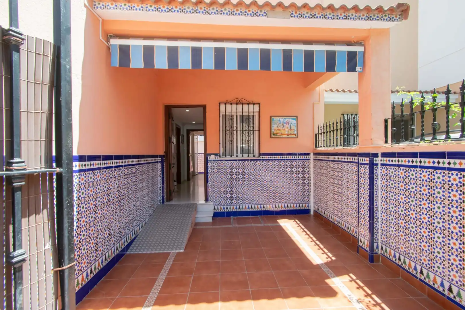 Einfamilien-Reihenhaus zum Verkauf in Sevilla mit Klimaanlage und Heizung