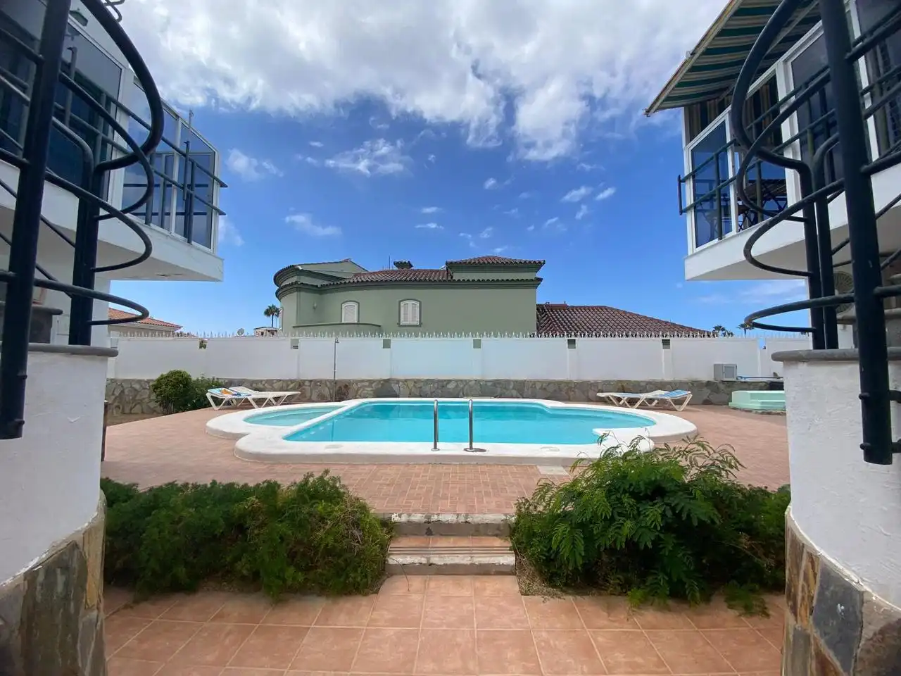 Vista exterior de Apartamento de alquiler en San Bartolomé de Tirajana con Terraza, Amueblado y Piscina comunitaria