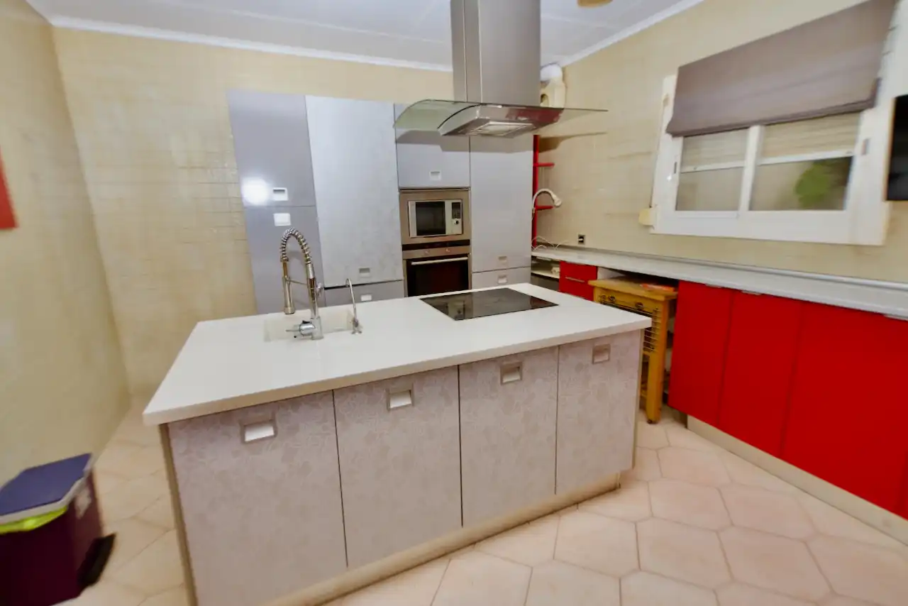 Cuina de Casa o xalet en venda en Terrassa amb Aire condicionat, Calefacció i Jardí privat