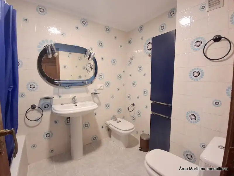 Bathroom of Flat for rent in Valencia  with Air Conditioner, Heating and Furnished
