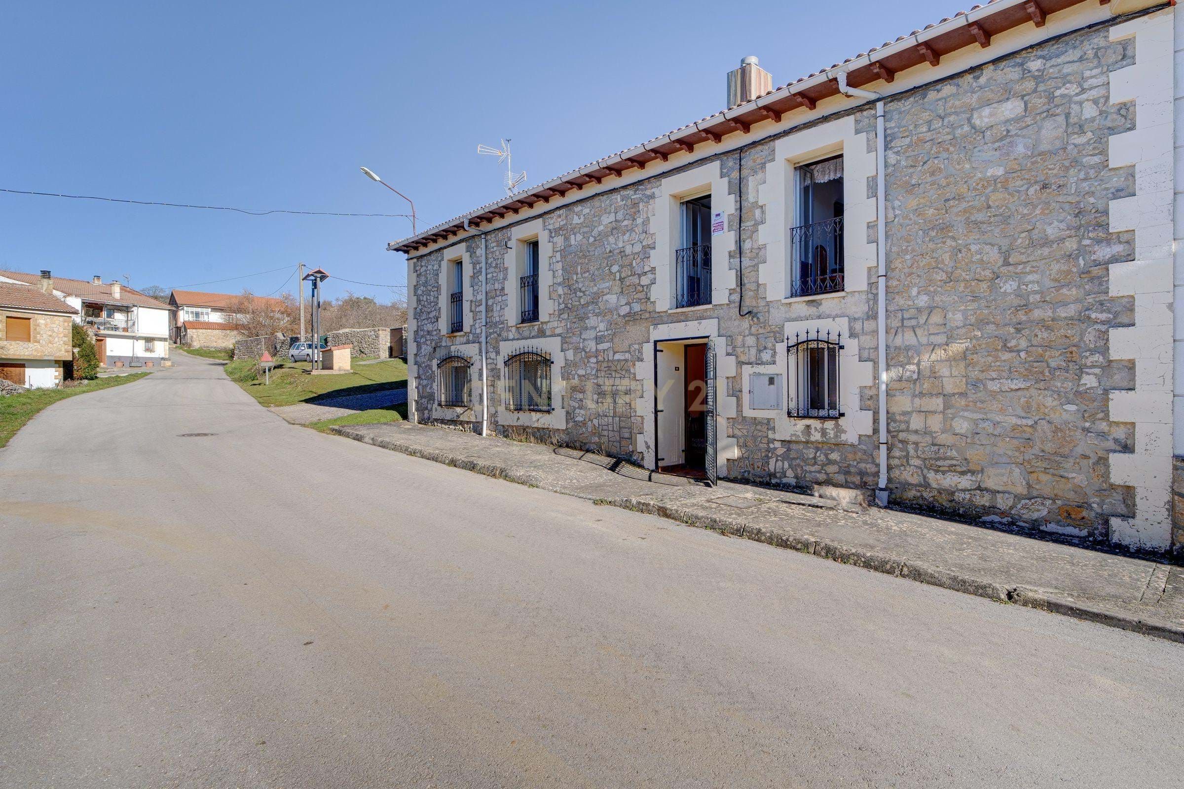 Vista exterior de Casa o xalet en venda en Valle de Valdebezana