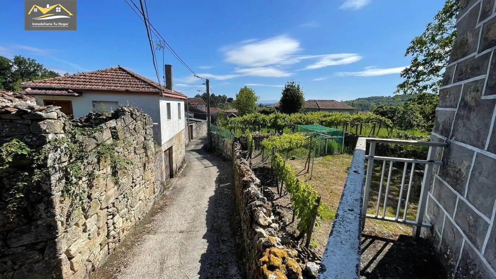 Vista exterior de Finca rústica en venda en Ramirás amb Jardí privat, Terrassa i Moblat