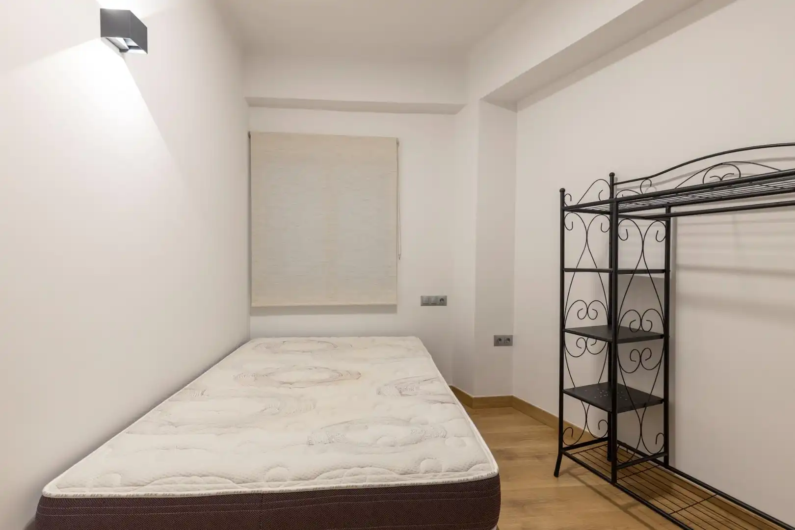 Schlafzimmer von Wohnung zum Verkauf in Granada mit Parkett