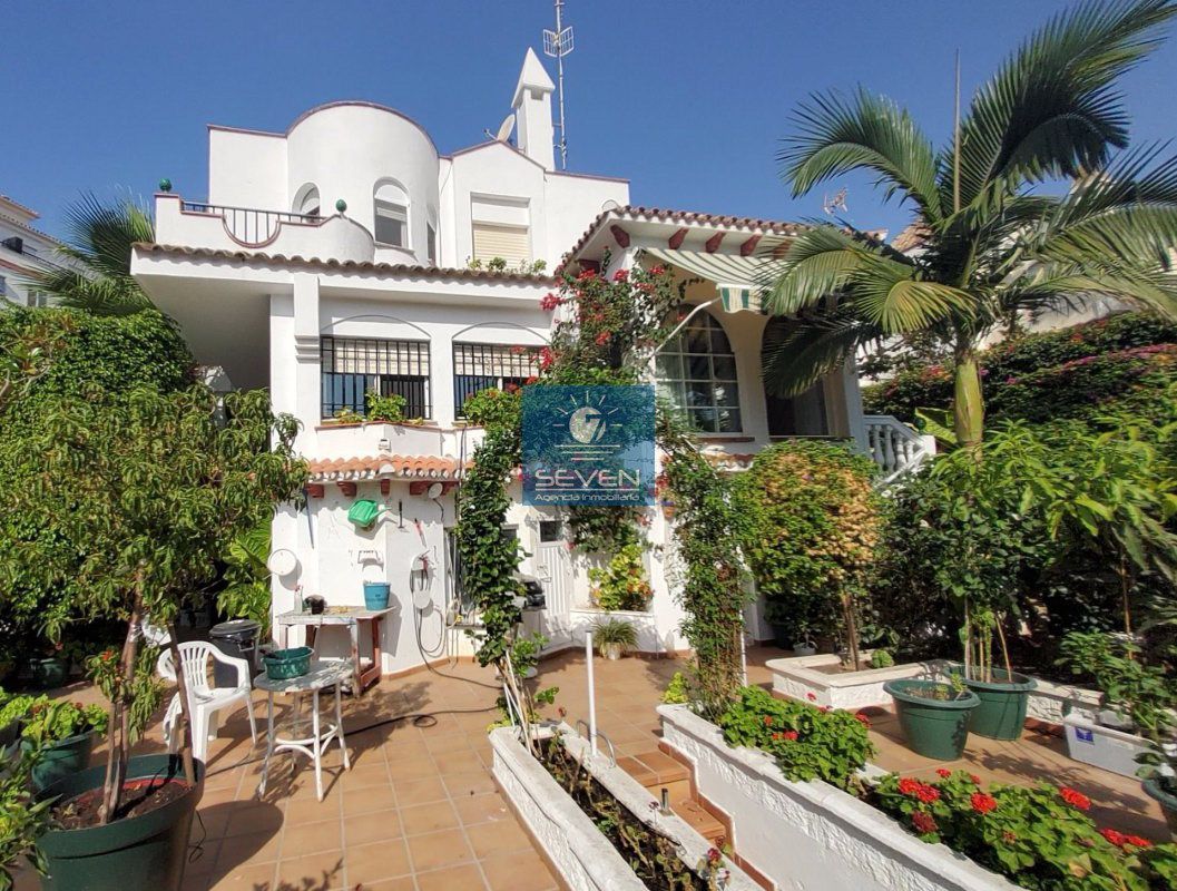 Exterior view of House or chalet for sale in Almuñécar  with Air Conditioner, Heating and Private garden
