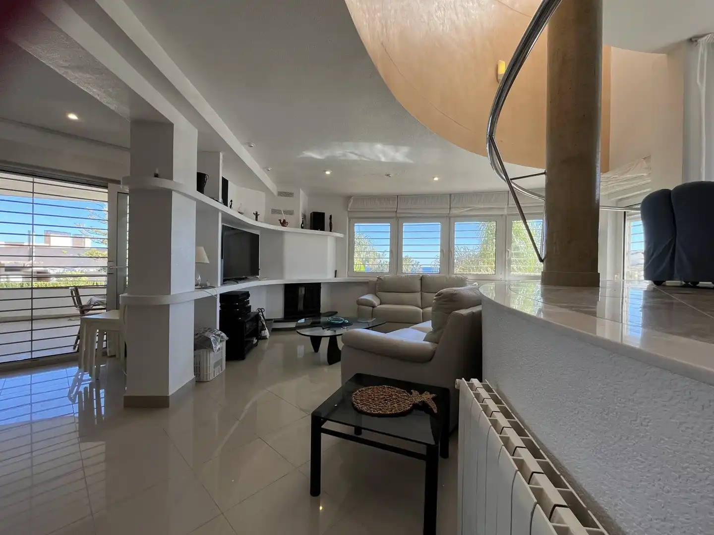 Sala d'estar de Casa o xalet en venda en Orihuela amb Jardí privat, Terrassa i Piscina