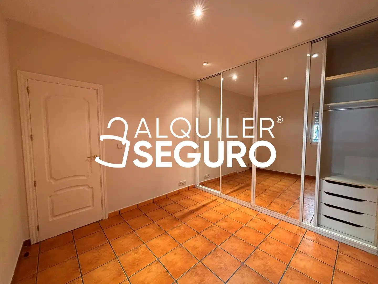 Bedroom of Flat for rent in Madrid  with Air Conditioner and Heating