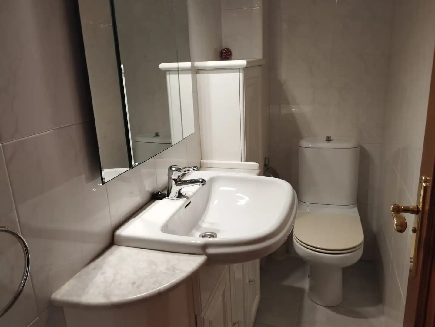 Bathroom of Flat for rent in Santiago de Compostela   with Heating, Furnished and Oven