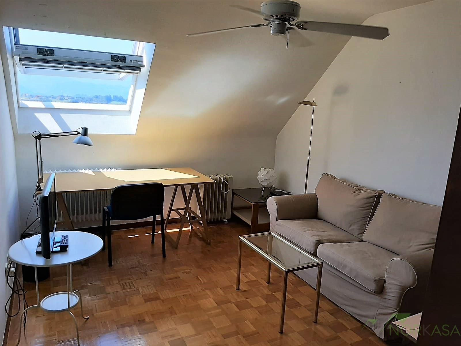 Living room of Apartment to rent in Oviedo   with Heating, Parquet flooring and Furnished