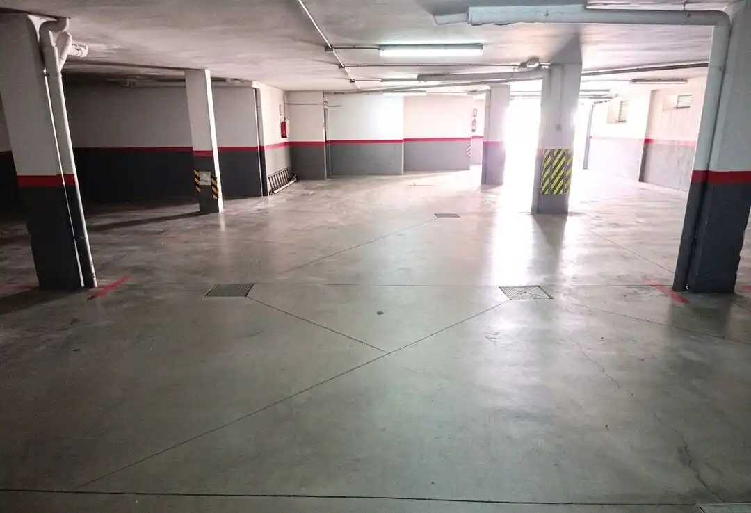 Parkplatz von Garage zum Verkauf in Esquivias