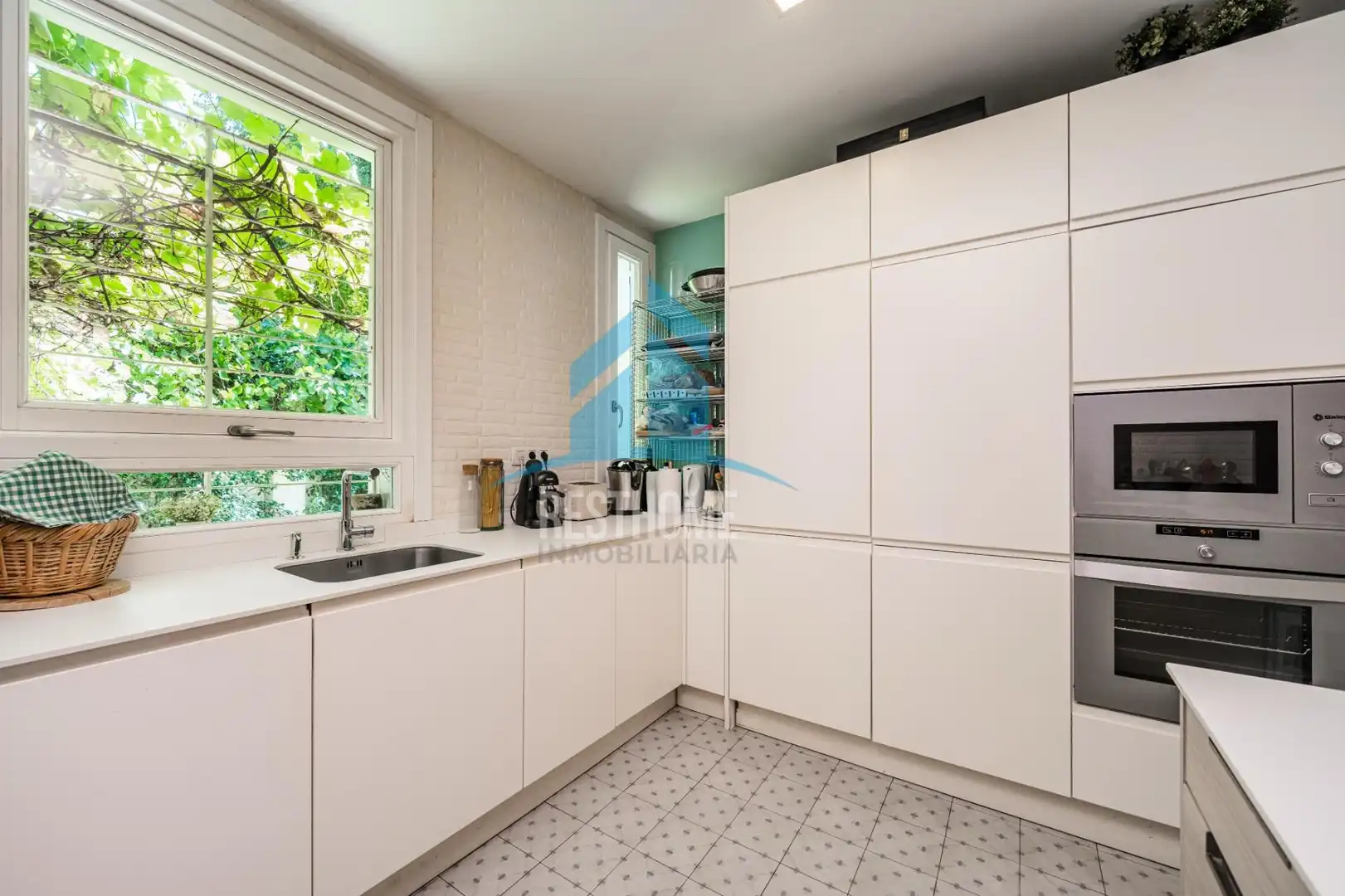 Cocina de Casa o chalet en venta en Madrid con Calefacción, Jardín privado y Parquet