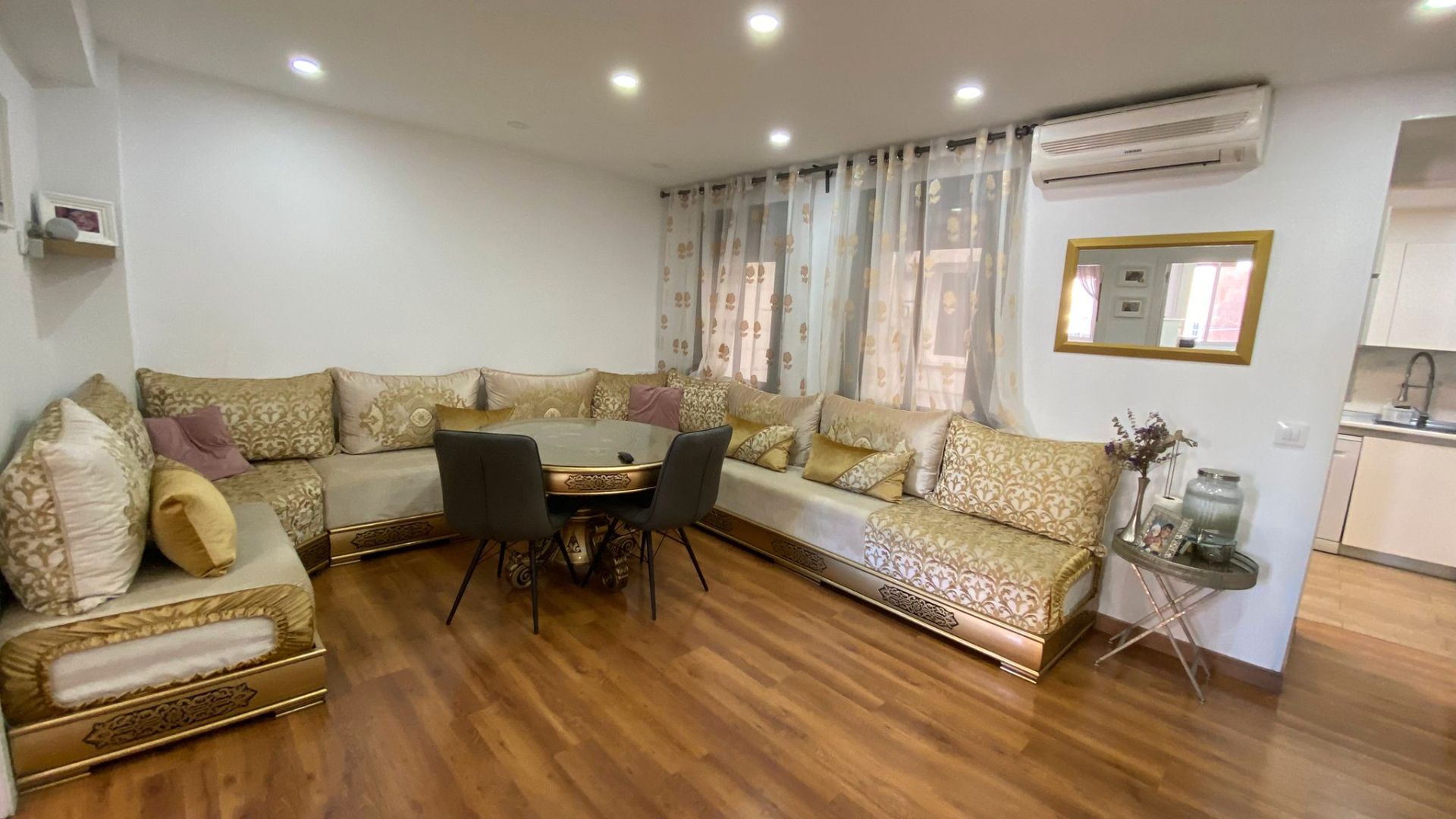 Living room of Flat for sale in L'Hospitalet de Llobregat  with Heating and Oven