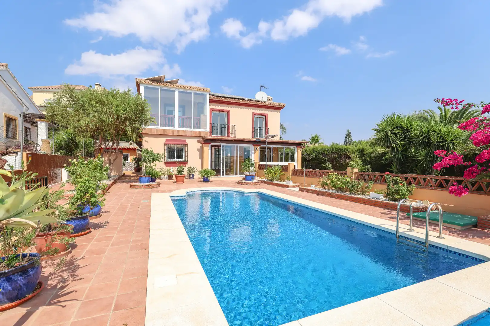 Garden of Houses for sale in Coín