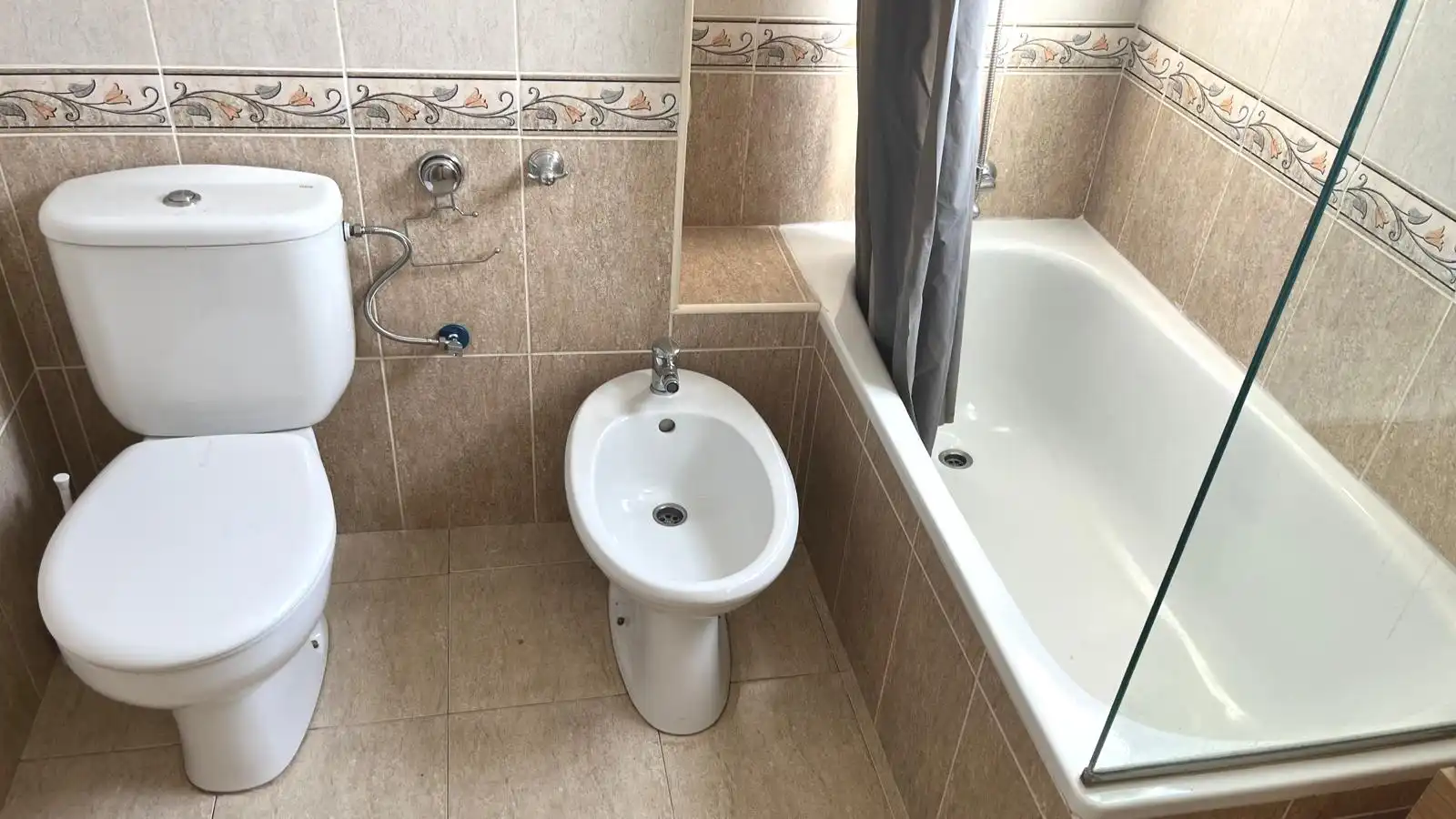 Bathroom of Flat for rent in Valencia  with Furnished, Oven and Washing machine