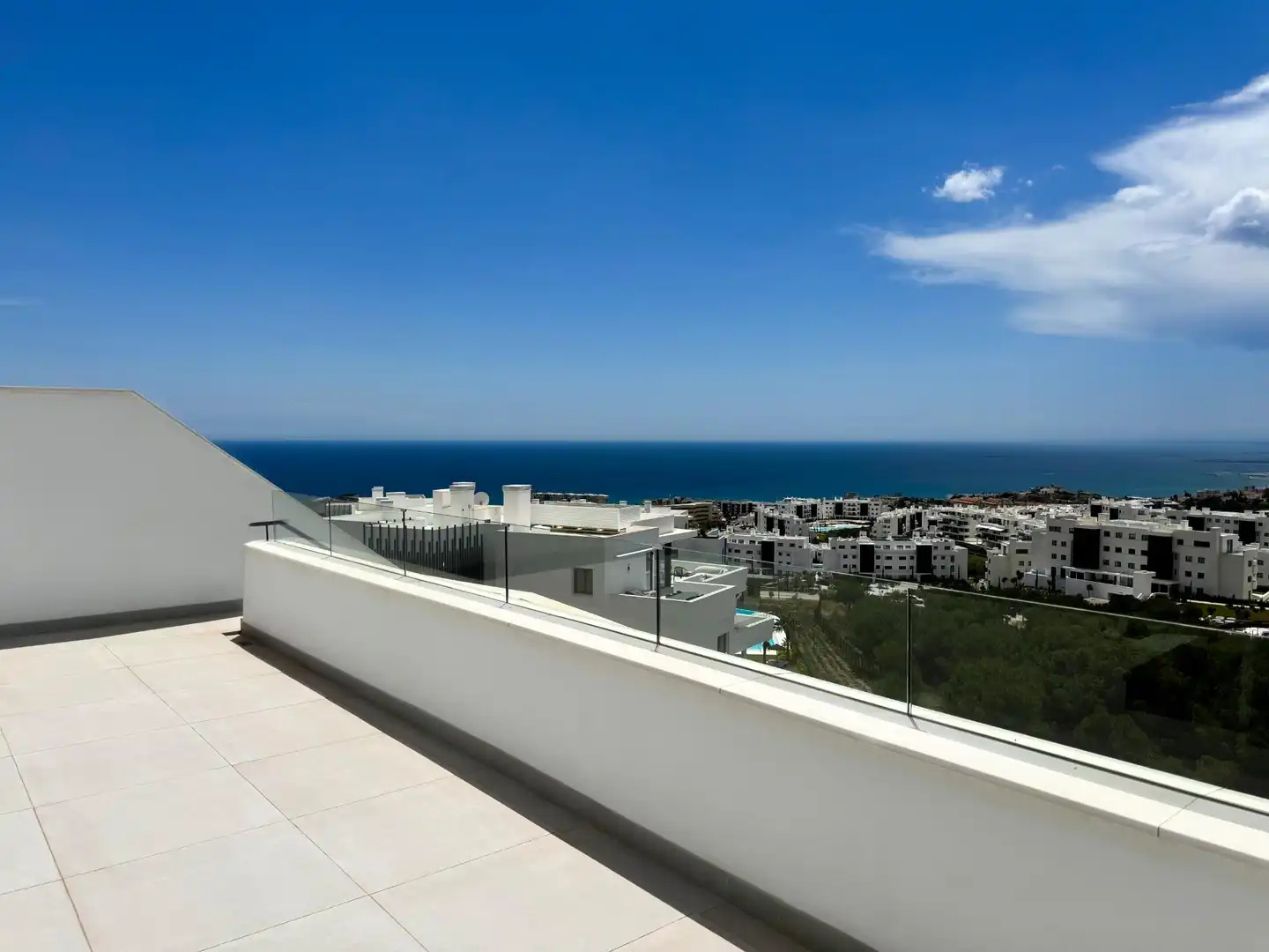 Terrasse von Dachboden zum Verkauf in Fuengirola mit Klimaanlage, Terrasse und Abstellraum