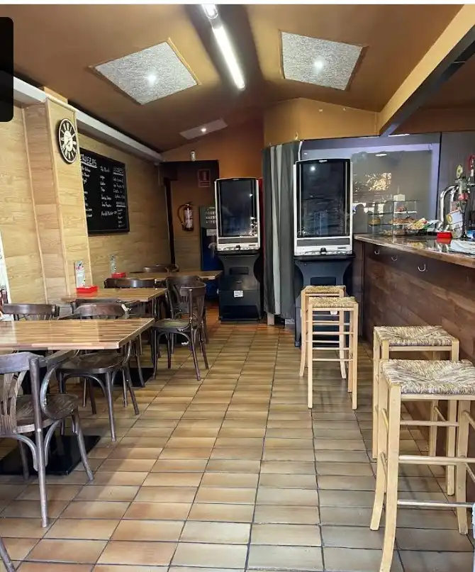 Business premises for transfer in Lledoner, imagen 7