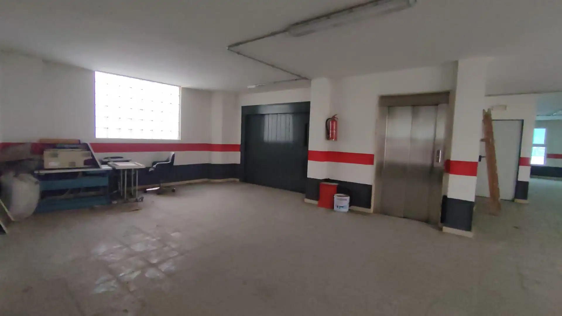Einzelparkplatz mit Aufzug zum Verkauf in Calle Azafranal 27, imagen 3