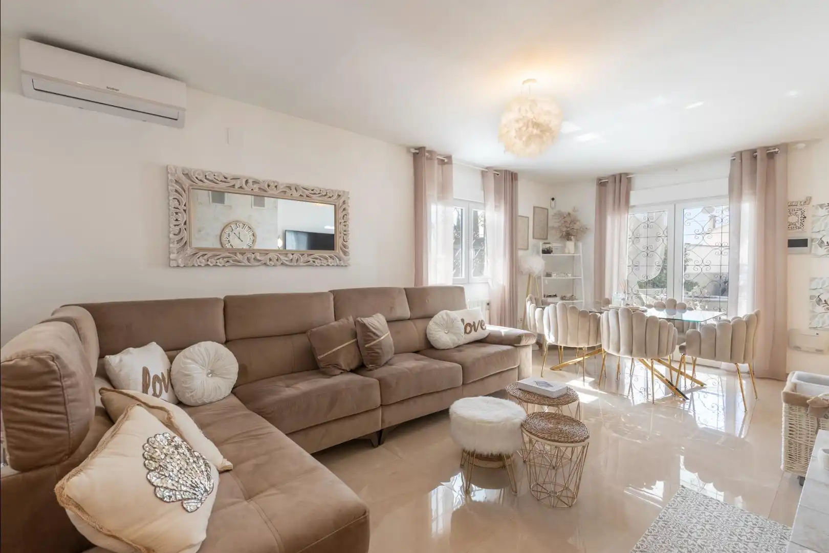Sala d'estar de Casa o xalet en venda en Peligros amb Aire condicionat, Terrassa i Jacuzzi