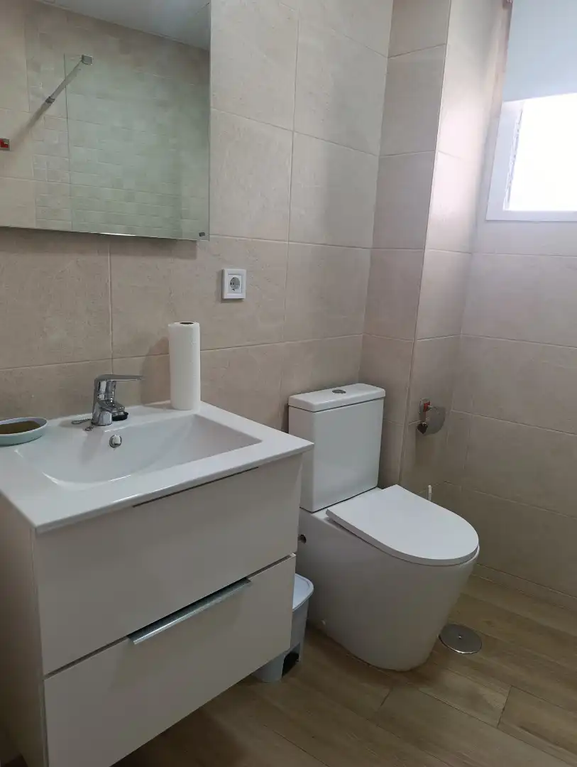 Baño de Piso de alquiler en Dos Hermanas con Aire acondicionado, Trastero y Amueblado
