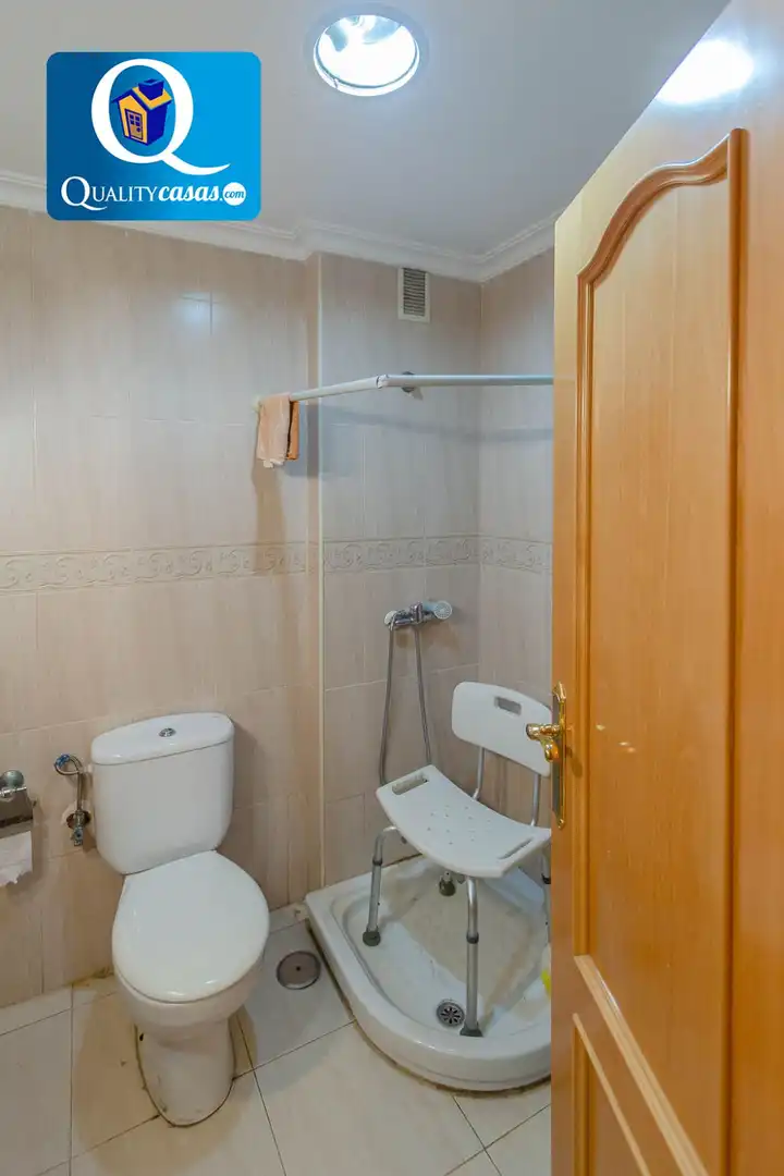 Baño de Apartamento en venta en Alicante / Alacant con Aire acondicionado y Terraza