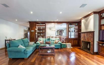 Living room of House or chalet for sale in  Madrid Capital  with Terrace and Swimming Pool