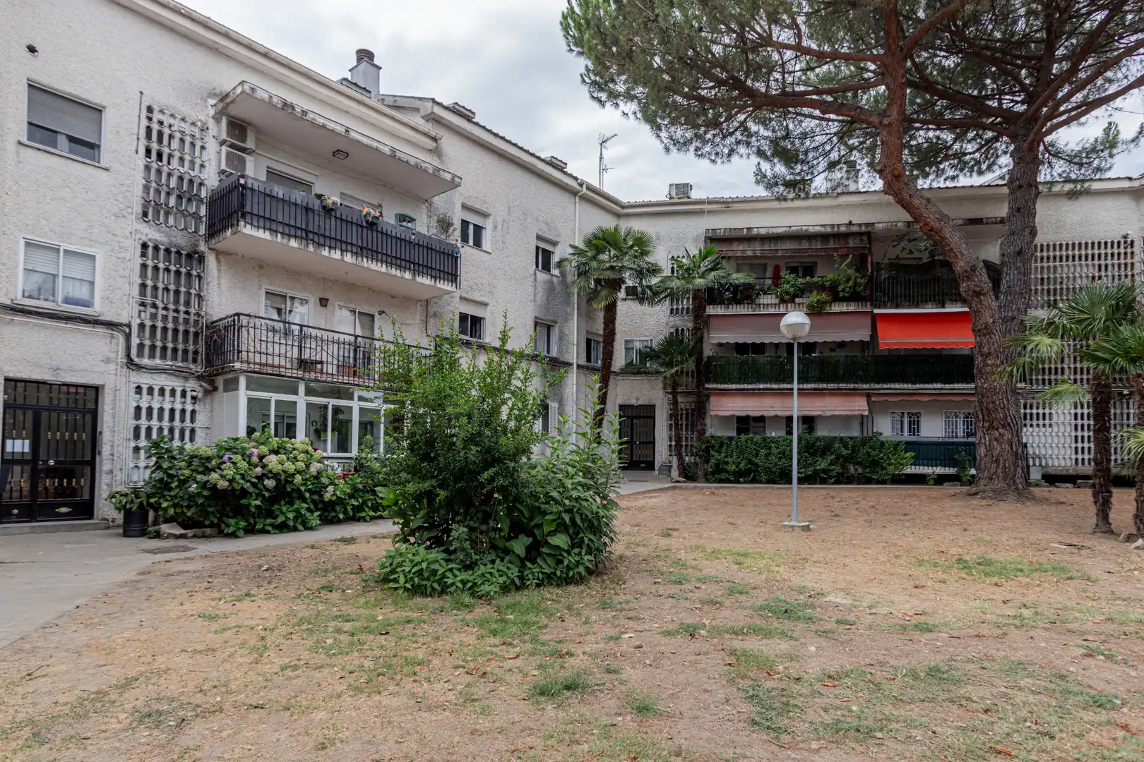 Vista exterior de Dúplex en venta en Collado Villalba con Calefacción, Terraza y Piscina comunitaria