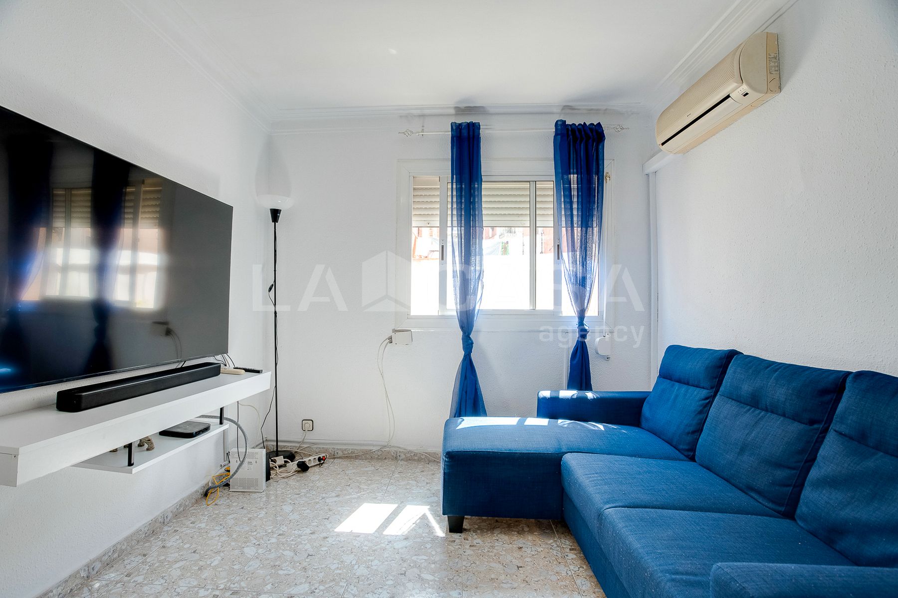Living room of Flat for sale in L'Hospitalet de Llobregat