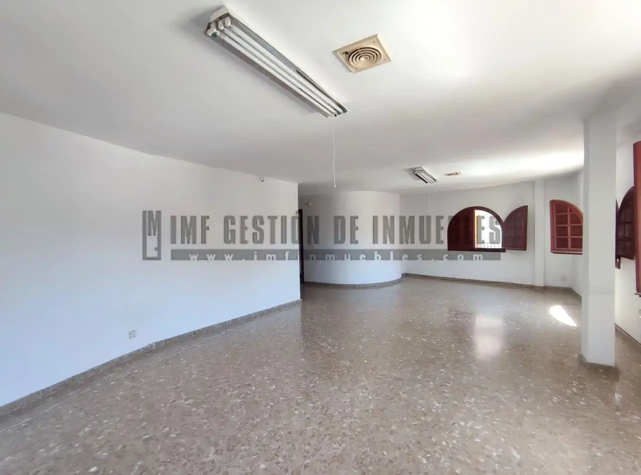 Oficina de alquiler en Vélez-Málaga