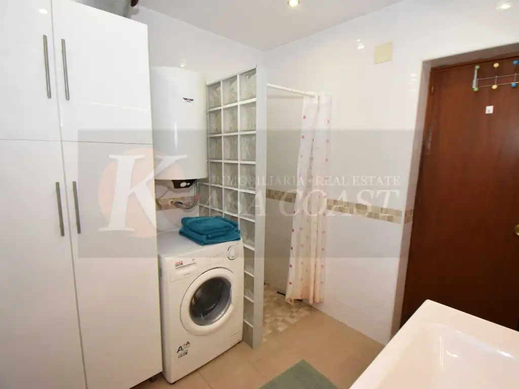Cuina de Pis en venda en Fuengirola amb Aire condicionat, Jardí privat i Piscina comunitària