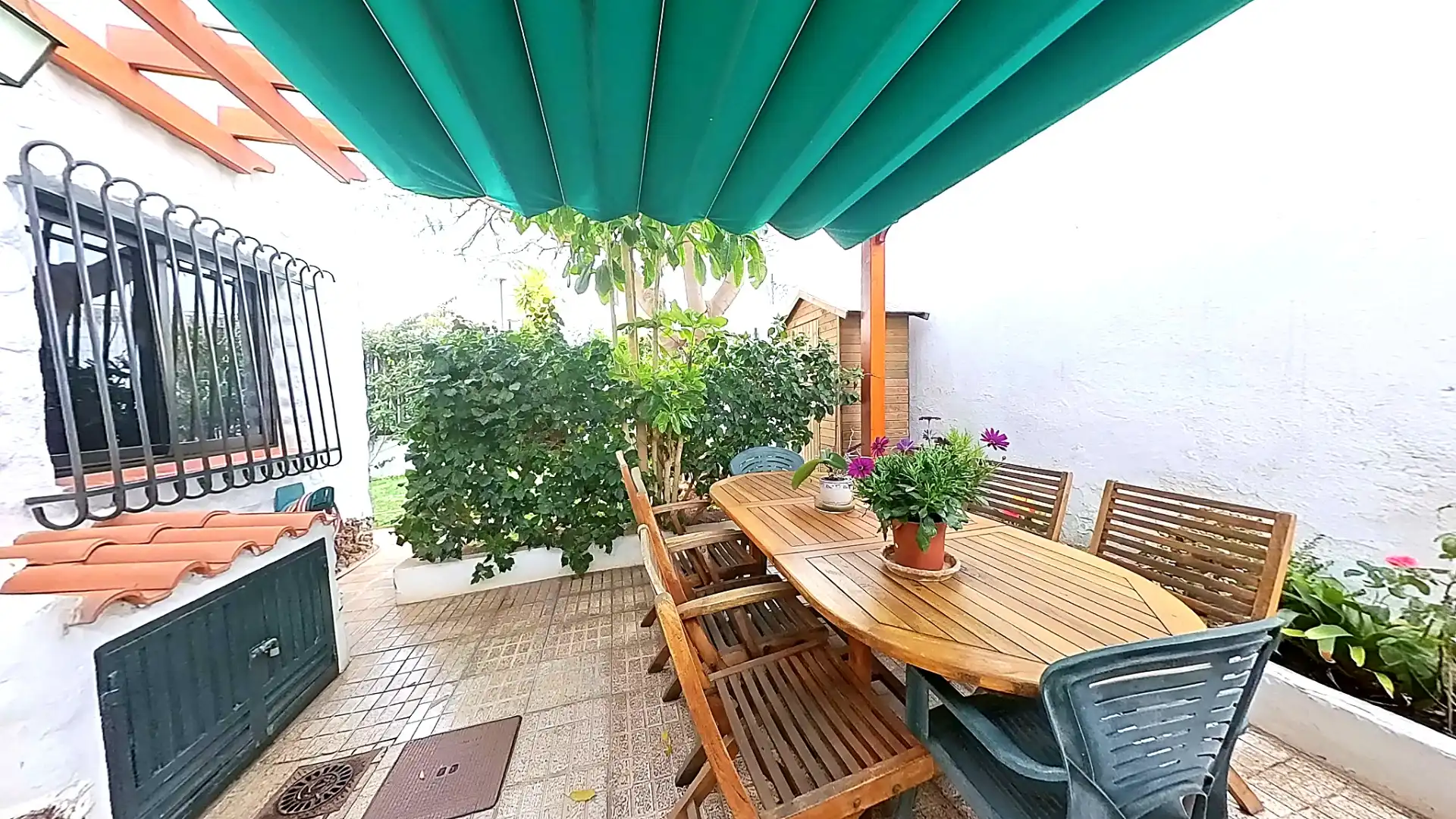 Terrasse von Einfamilien-Reihenhaus zum Verkauf in Adeje mit Privatgarten, Terrasse und Möbliert