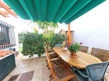Casa aparellada amb balcó en venda a Avenida de España 2