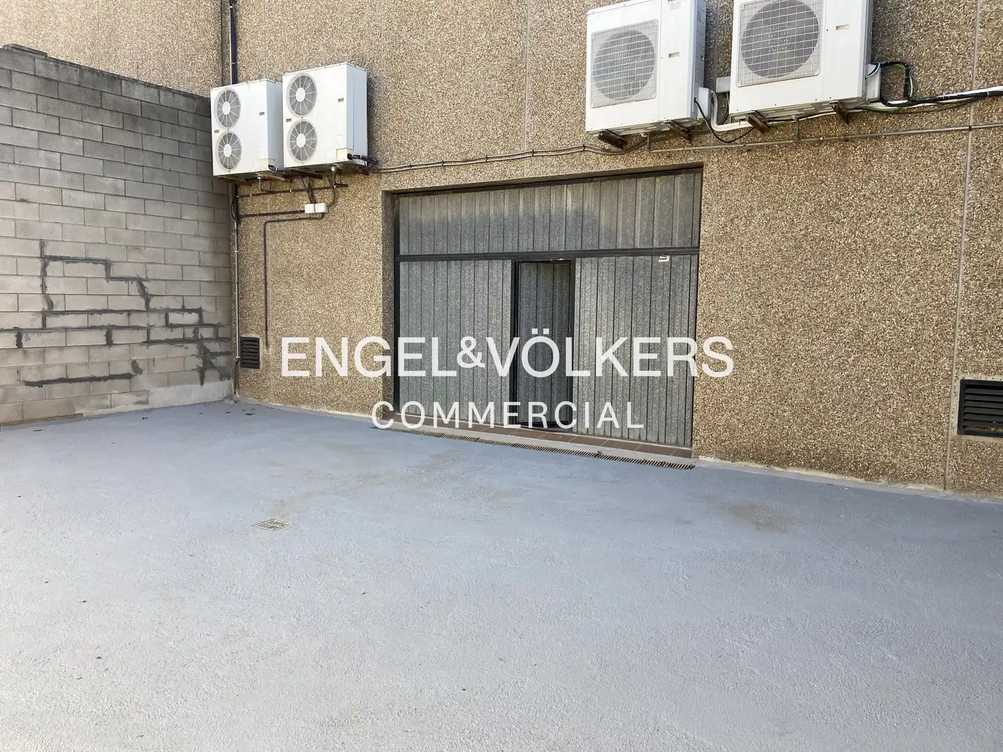 Außenansicht von Fabrikhallen zum Verkauf in El Prat de Llobregat