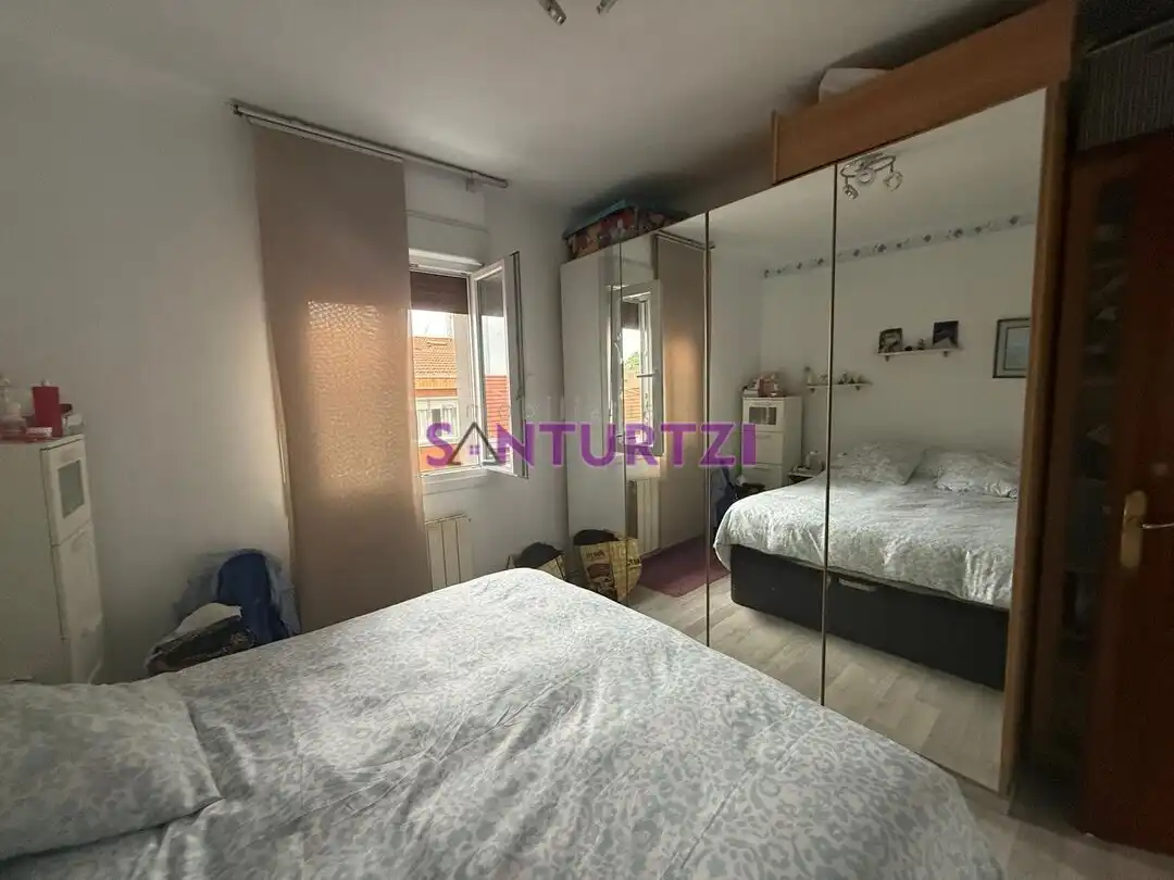 Bedroom of Flat for sale in Santurtzi   with Heating and Storage room