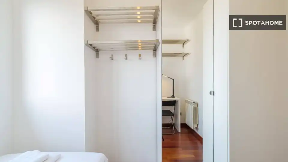 Habitación de Piso de alquiler en Barcelona con Aire acondicionado, Calefacción y Amueblado