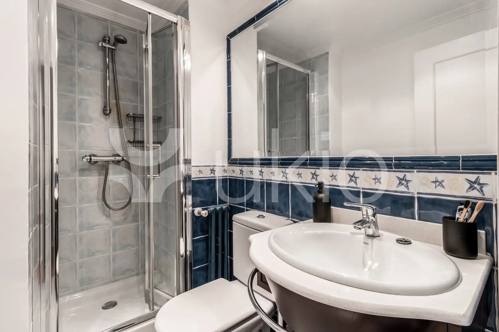 Bany de Apartament de lloguer en Madrid amb Aire condicionat, Calefacció i Moblat