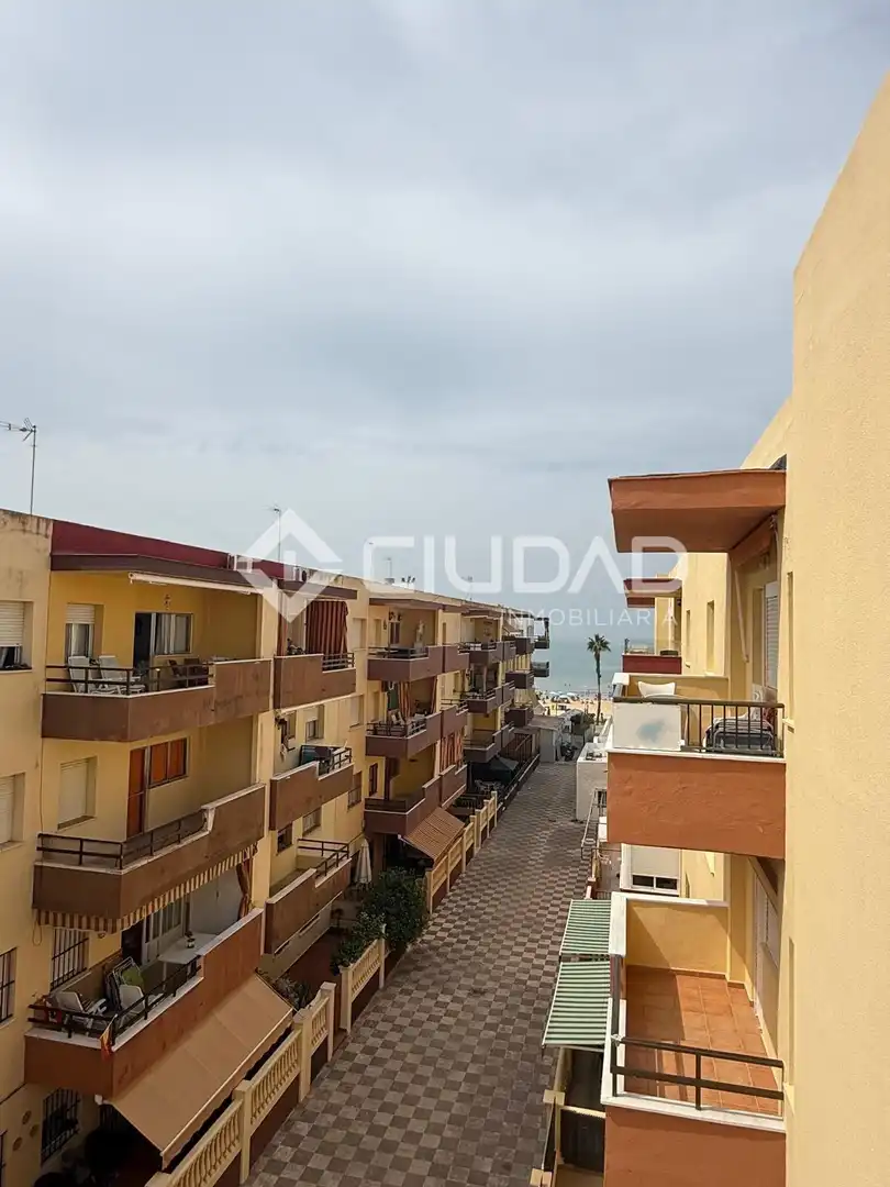Vista exterior de Pis en venda en Chipiona amb Terrassa