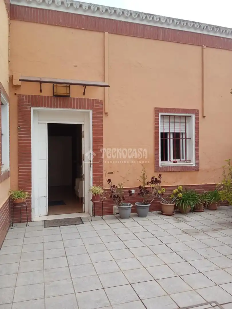 Vista exterior de Casa o chalet en venta en Castilleja de la Cuesta con Aire acondicionado