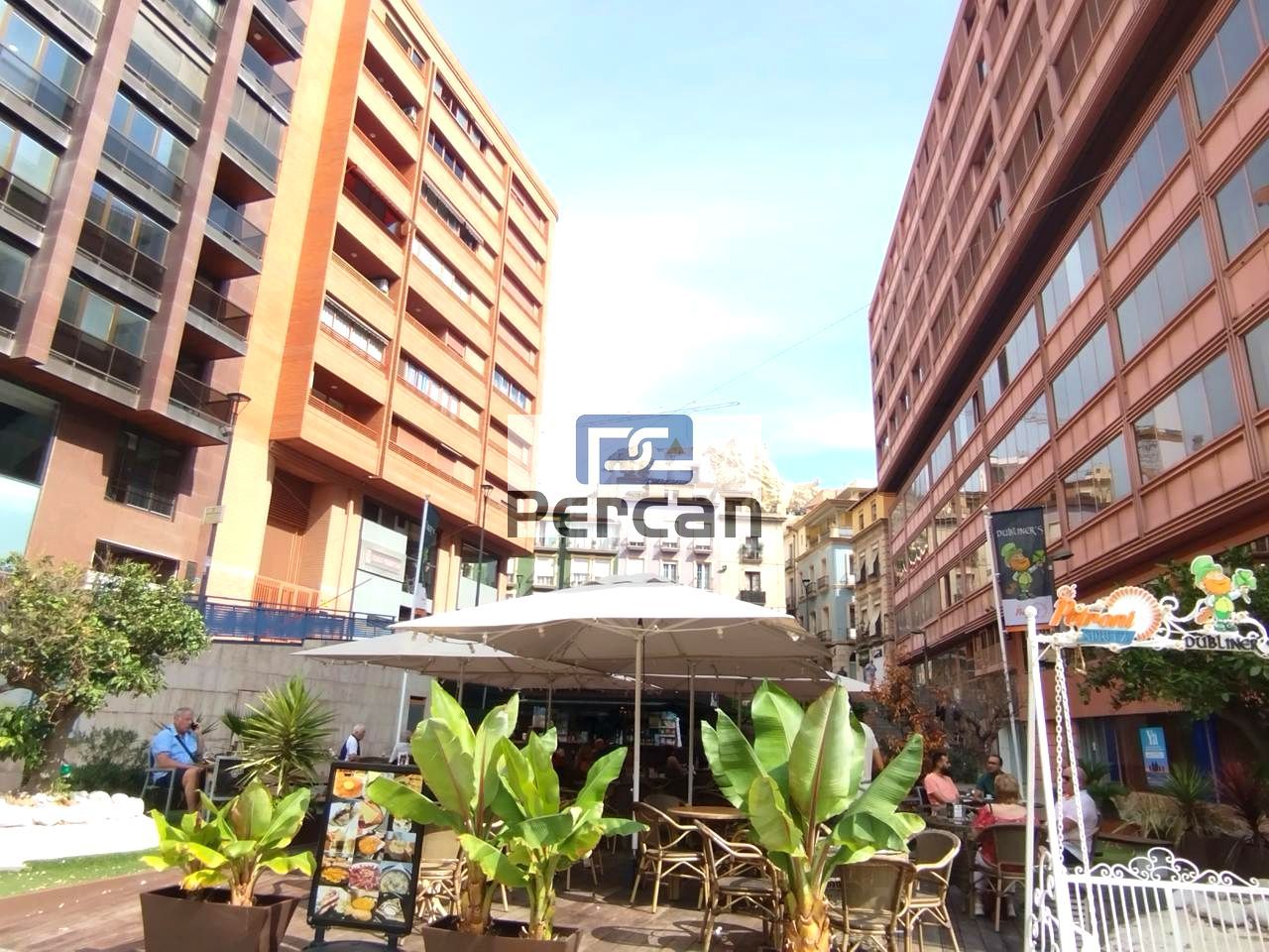 Vista exterior de Apartamento en venta en Alicante / Alacant con Aire acondicionado, Amueblado y Balcón