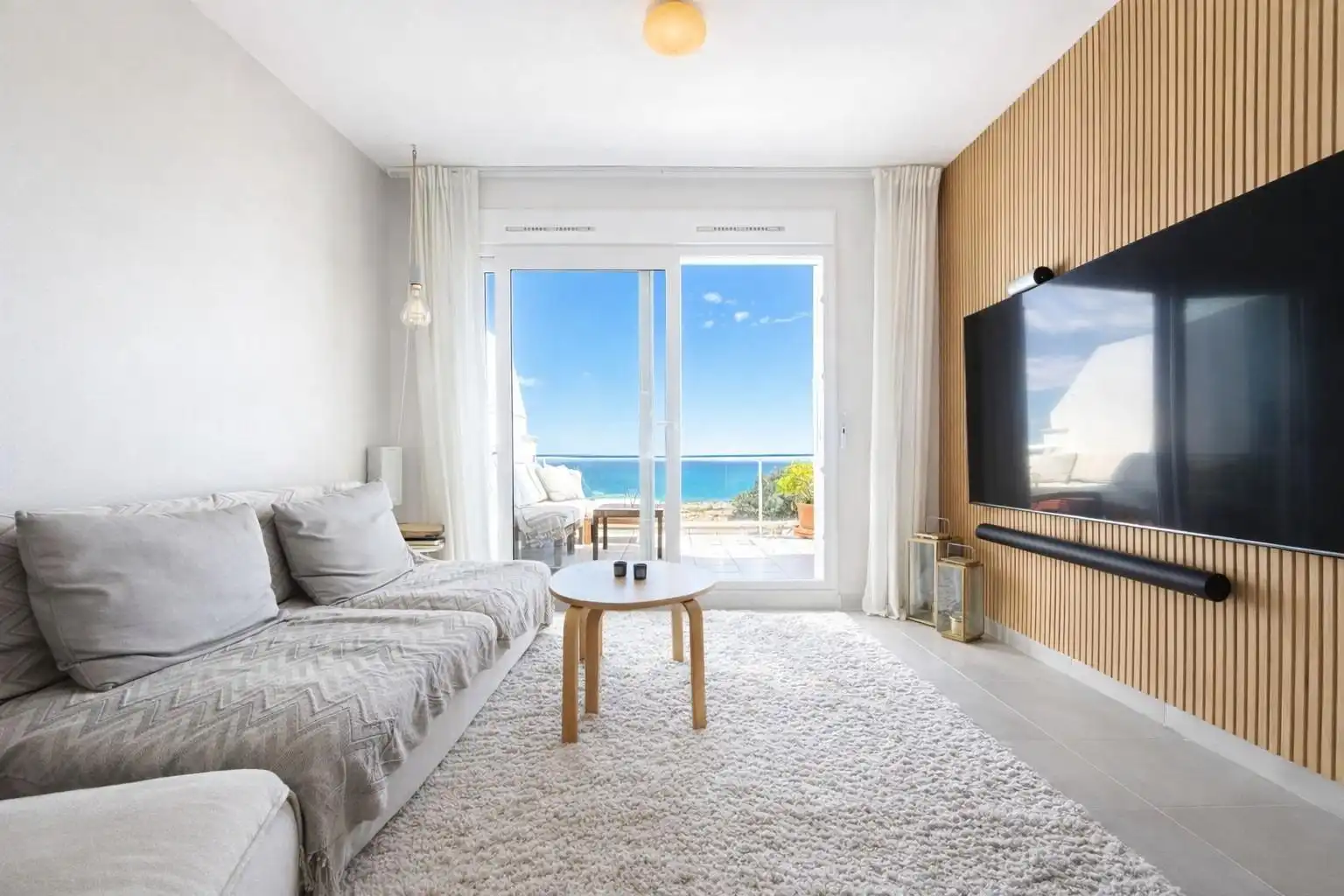 Wohnzimmer von Dachboden zum Verkauf in Santa Pola mit Klimaanlage, Terrasse und Balkon